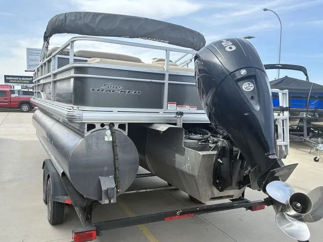Slide: The Image of Sun Tracker Party Barge 22 XP3 2016 - 7