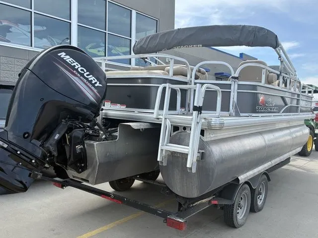 Slide: The Image of Sun Tracker Party Barge 22 XP3 2016 - 9
