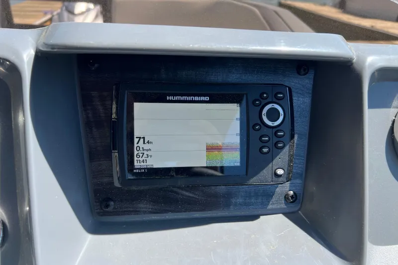Slide: The Image of Humminbird fish finder display on 2026 Starcraft GX 22 R DH boat dashboard. - 11