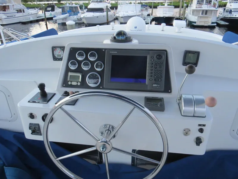 Slide: The Image of Helm of a 2009 Kadey-Krogen 44 yacht in marina. - 17