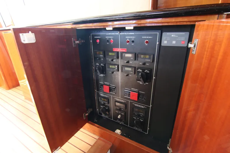 Slide: The Image of Hatteras 63 Raised Pilothouse Motor Yacht 2002 - 86