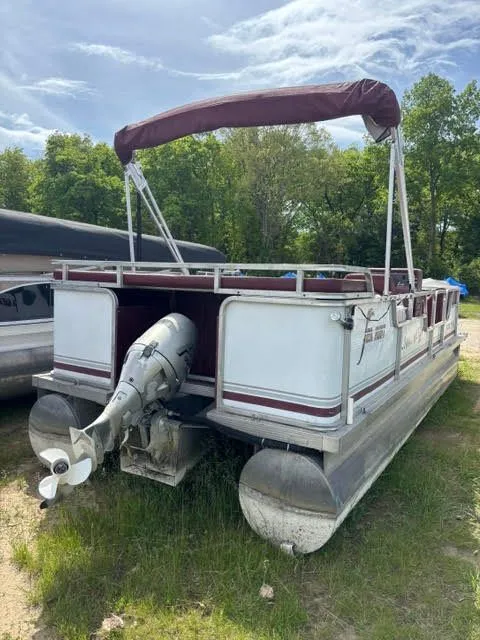 The Image of Sea Hunt SEA HUNT PONTOON 1994 - 1