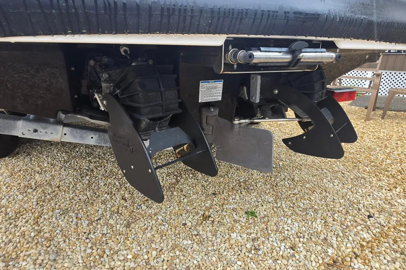 Slide: The Image of 2018 Yamaha AR210 boat jet propulsion system on gravel surface. - 15