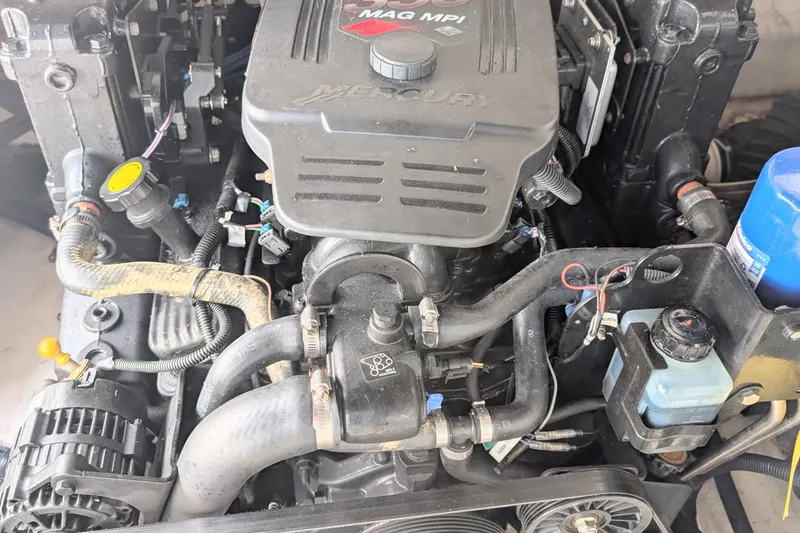 Slide: The Image of Engine of a 2007 Monterey 248LS Montura Bowrider boat, featuring Mercury components. - 9