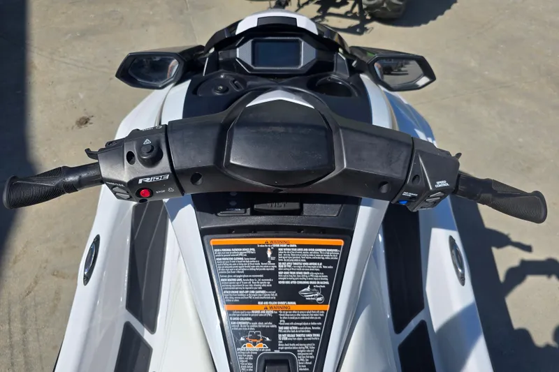 Slide: The Image of 2019 Yamaha WaveRunner FX Cruiser HO handlebars and dashboard, featuring control buttons and display. - 10