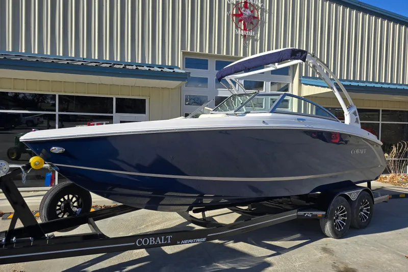 The Image of 2020 Cobalt R3 boat on trailer outside a marine dealership. - 0