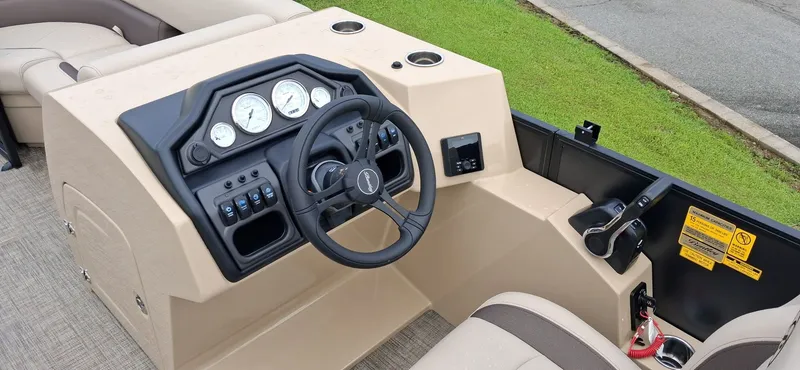 Slide: The Image of Bentley Pontoons Legacy 223 Swingback 3/4 Tube 2026 - 3