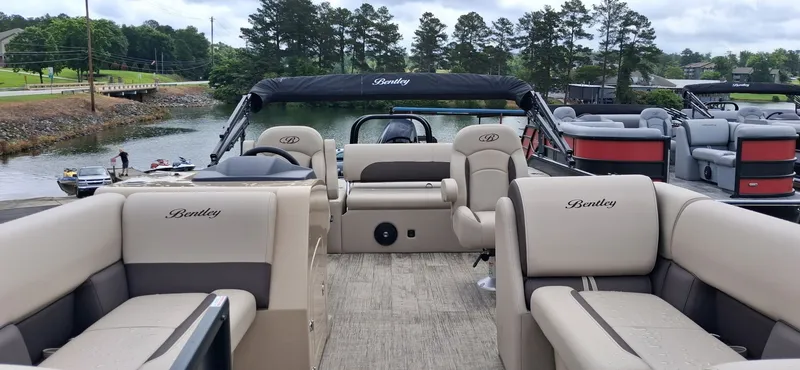 Slide: The Image of Bentley Pontoons Legacy 223 Swingback 3/4 Tube 2026 - 7