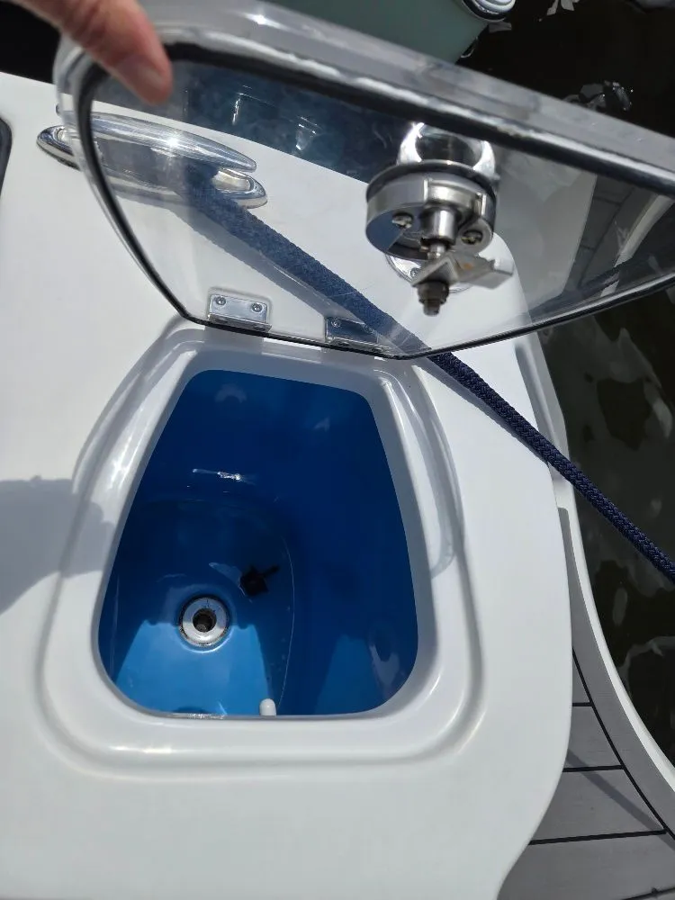 Slide: The Image of Tidewater 232 CC Adventure 2021 - 12