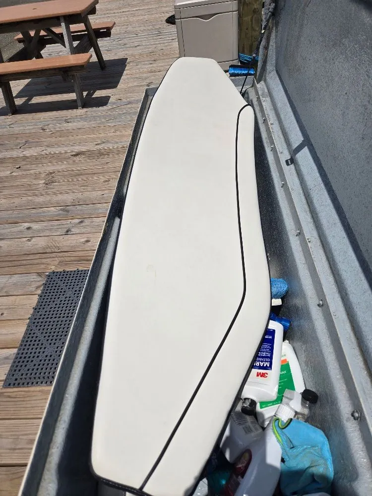 Slide: The Image of Tidewater 232 CC Adventure 2021 - 19