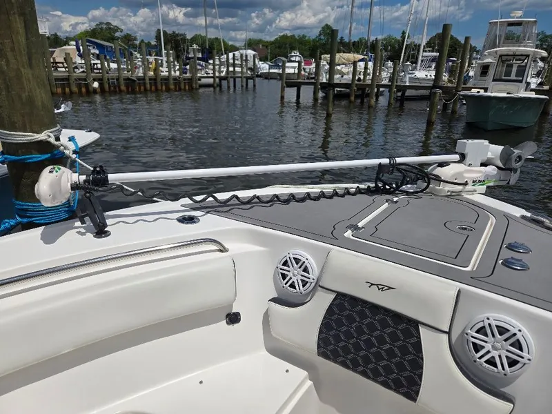 Slide: The Image of Tidewater 232 CC Adventure 2021 - 6