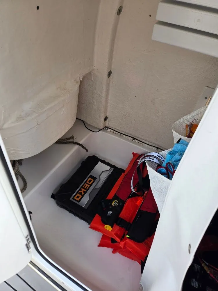 Slide: The Image of Tidewater 232 CC Adventure 2021 - 9