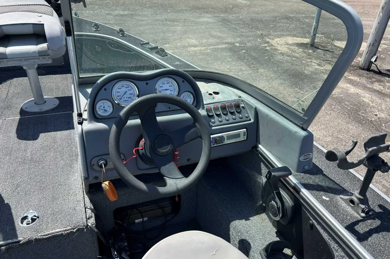 Slide: The Image of 2007 Alumacraft Dominator 175 Sport boat dashboard with steering wheel and gauges. - 3