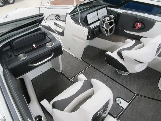 Slide: The Image of Crownline Boats 220 SS LPX 2022 - 3