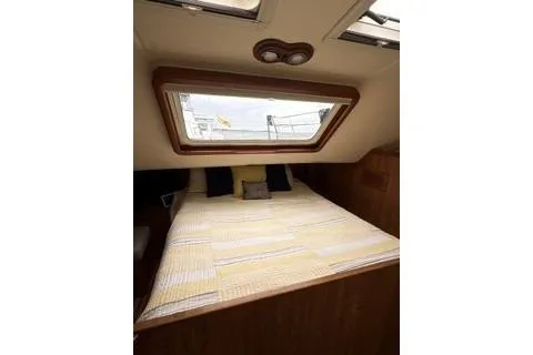 Slide: The Image of Cozy cabin interior of 2006 Endeavour 44 TrawlerCat with skylight and comfortable bedding. - 23