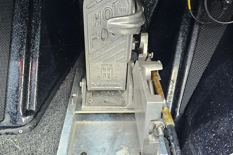Slide: The Image of Foot pedal mechanism in a 2017 Nitro Z20 Pro boat. - 20