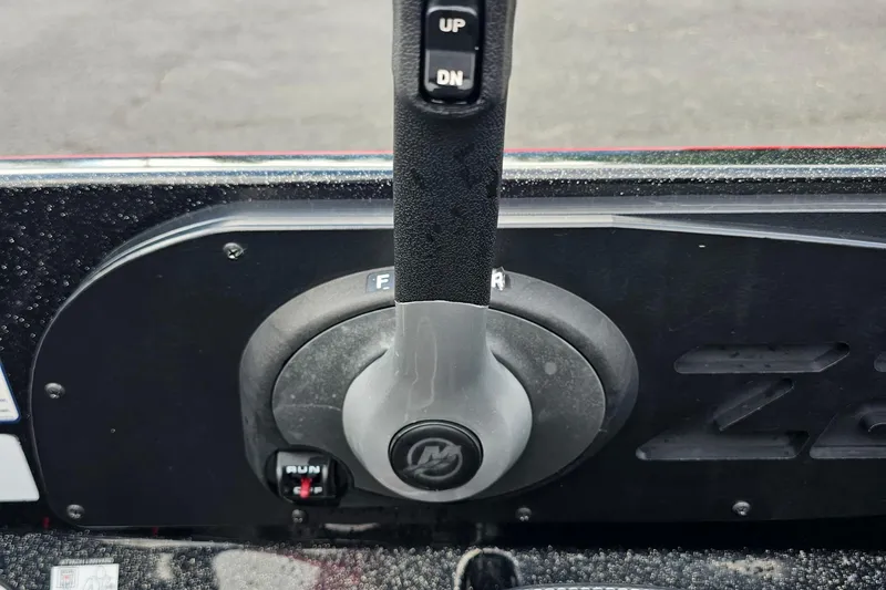 Slide: The Image of Throttle control lever on a 2017 Nitro Z20 Pro boat dashboard. - 21
