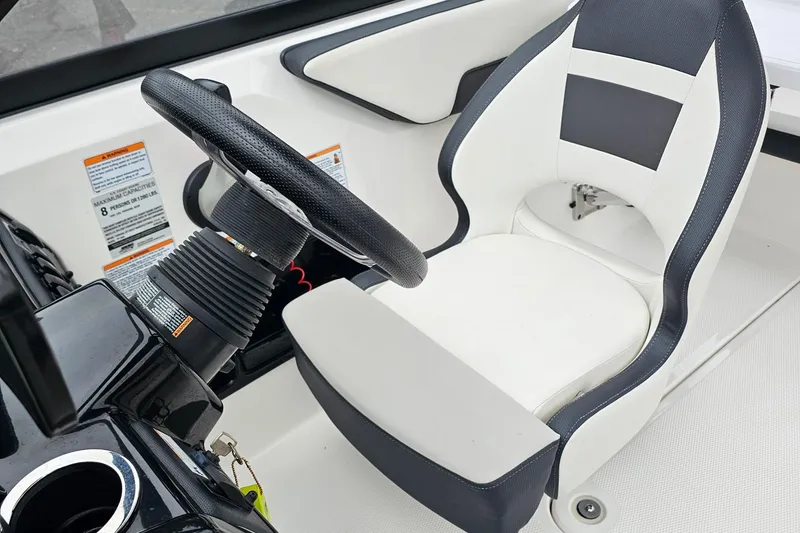 Slide: The Image of 2019 Yamaha Boats AR195 cockpit with steering wheel and captain's chair. - 14