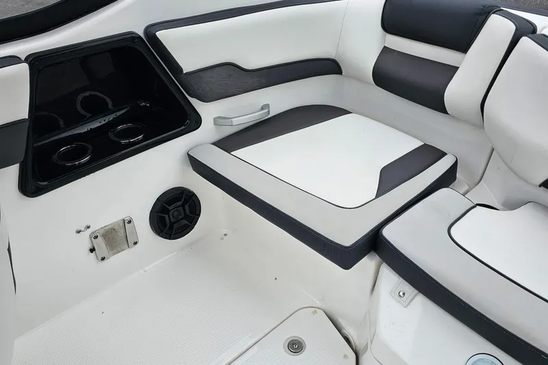 Slide: The Image of 2019 Yamaha Boats AR195 interior seating with cup holders and speaker. - 17