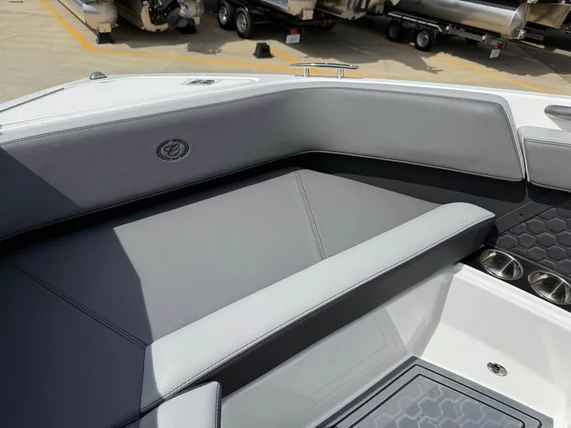 Slide: The Image of Cobalt R6 Surf 2024 - 13
