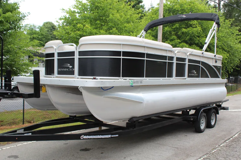 Slide: The Image of Bennington 21 SLX 2015 - 2