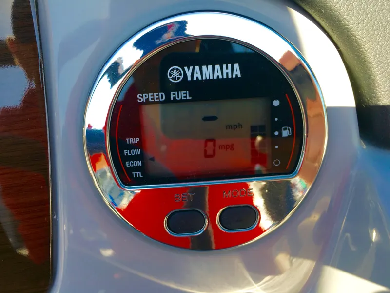 Slide: The Image of Yamaha speed and fuel gauge on Chaparral 230 SSi 2022 boat. - 28