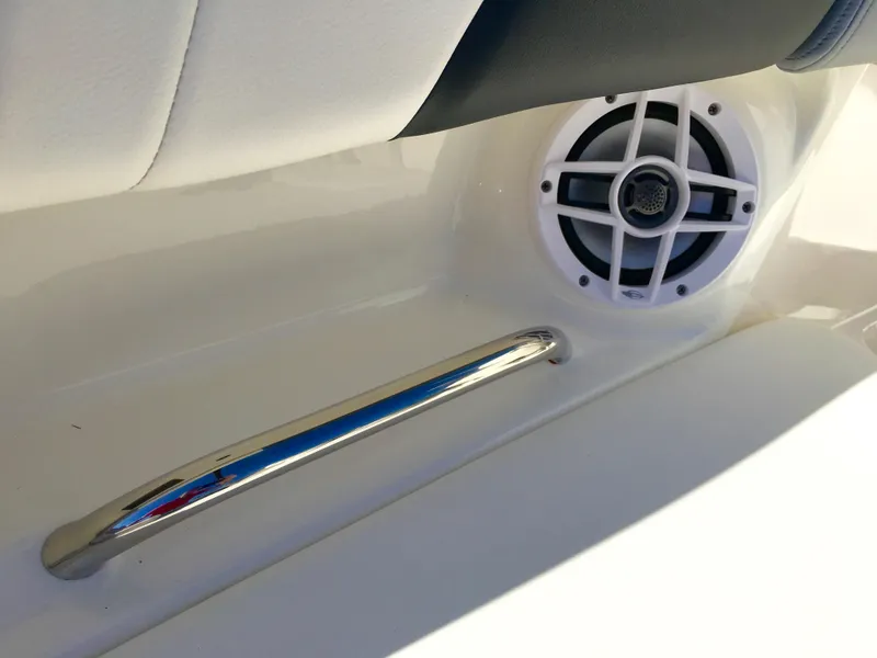 Slide: The Image of Speaker and handle in Chaparral 230 SSi boat, 2022 model. - 32