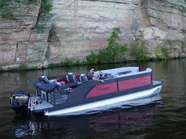 The Image of Flagship E16 LS 2025 - 1