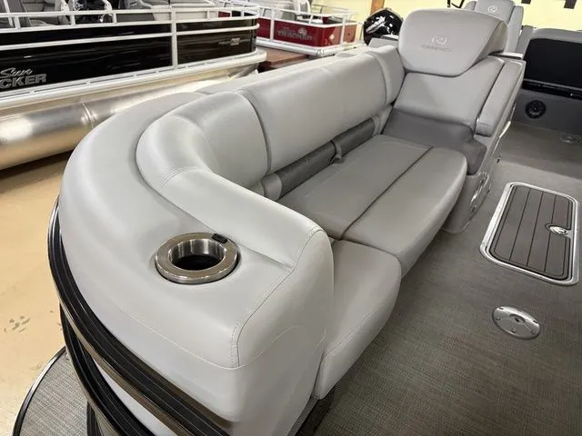 Slide: The Image of Regency 230 LE3 Sport 2025 - 10