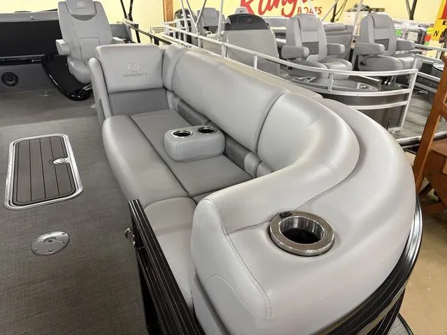 Slide: The Image of Regency 230 LE3 Sport 2025 - 11