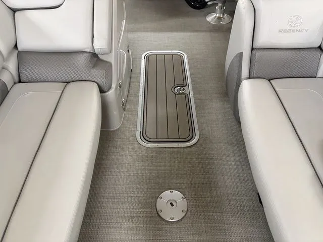 Slide: The Image of Regency 230 LE3 Sport 2025 - 12