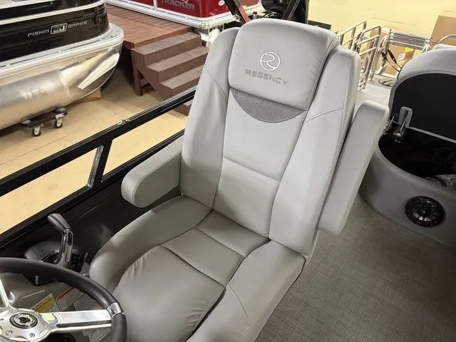 Slide: The Image of Regency 230 LE3 Sport 2025 - 45