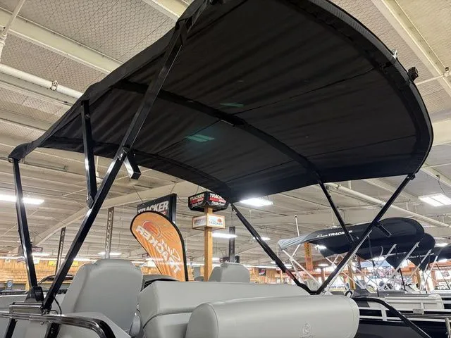Slide: The Image of Regency 230 LE3 Sport 2025 - 7