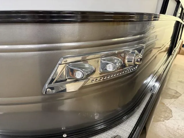 Slide: The Image of Regency 230 LE3 Sport 2025 - 8
