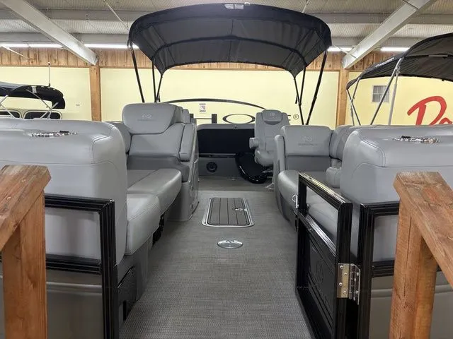 Slide: The Image of Regency 230 LE3 Sport 2025 - 9
