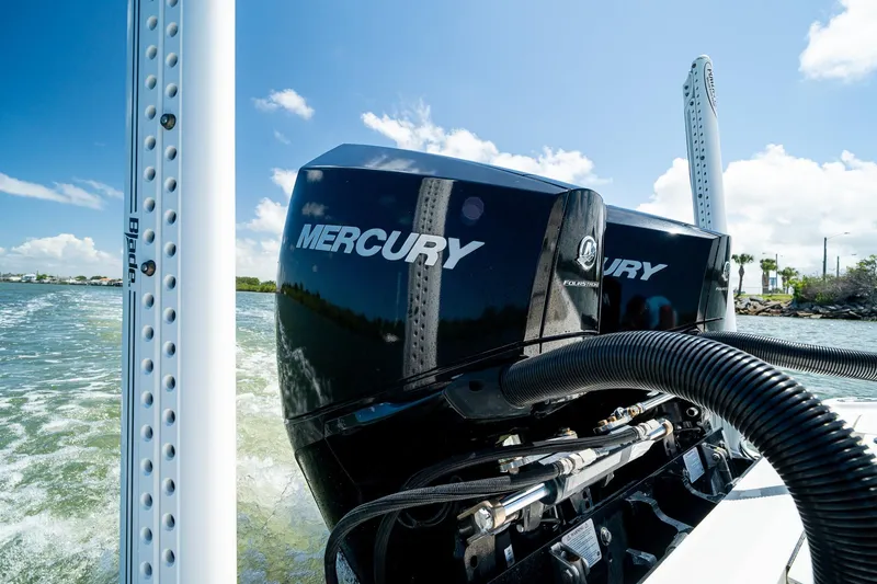 Slide: The Image of 2018 SeaVee 270Z boat with Mercury outboard engines on water. - 70