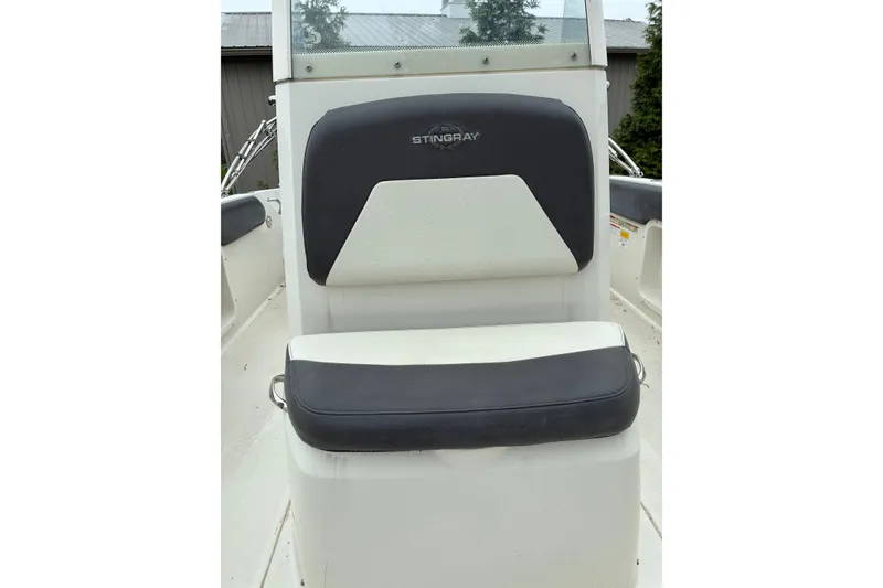 Slide: The Image of Stingray 206 CC 2017 boat seat with black and white upholstery. - 6