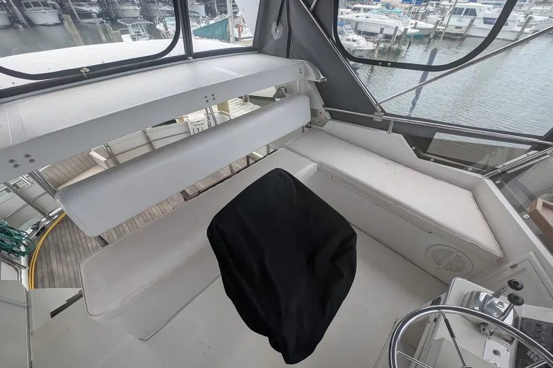 Slide: The Image of 1989 President 37 Double Cabin yacht flybridge. - 25