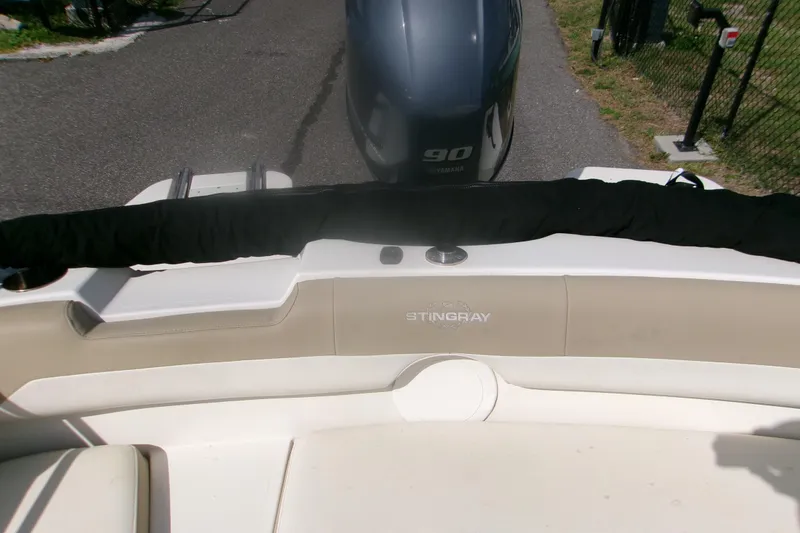 Slide: The Image of 2018 Stingray 182 SC boat with Yamaha 90 engine, rear view. - 13