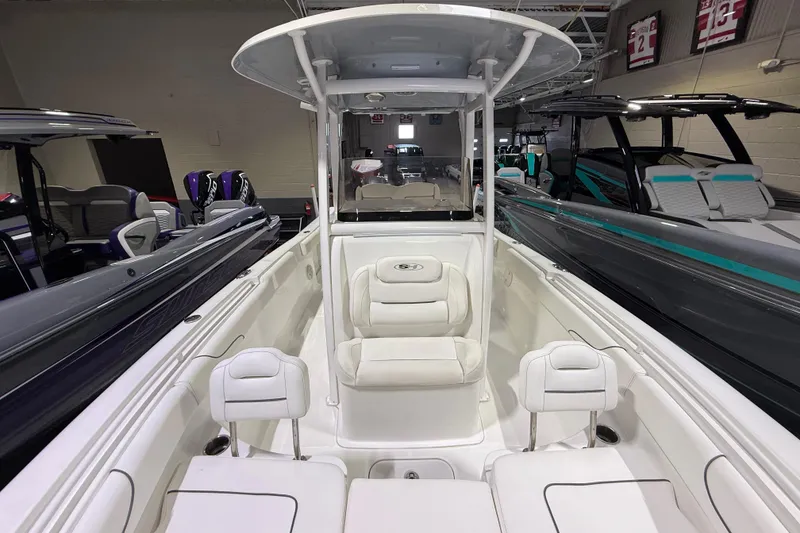 Slide: The Image of 2016 Sea Hunt Gamefish 25 boat interior with white seating and center console. - 14