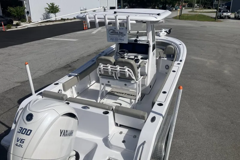 Slide: The Image of 2024 Sportsman Heritage 231 Center Console boat with Yamaha 300 V6 engine. - 7