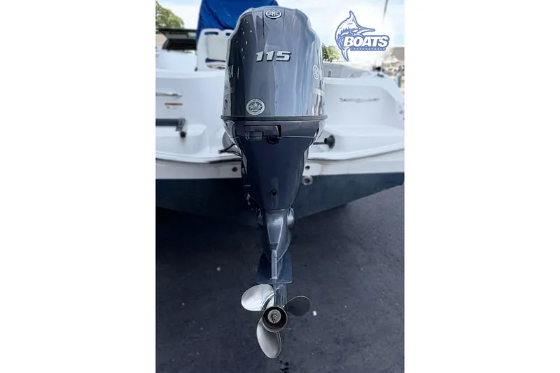 Slide: The Image of 2004 Wellcraft 180 Fisherman boat with Yamaha 115 outboard motor, rear view. - 15