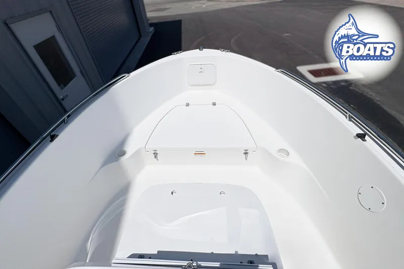 Slide: The Image of 2004 Wellcraft 180 Fisherman boat interior, featuring a clean, spacious deck. - 3