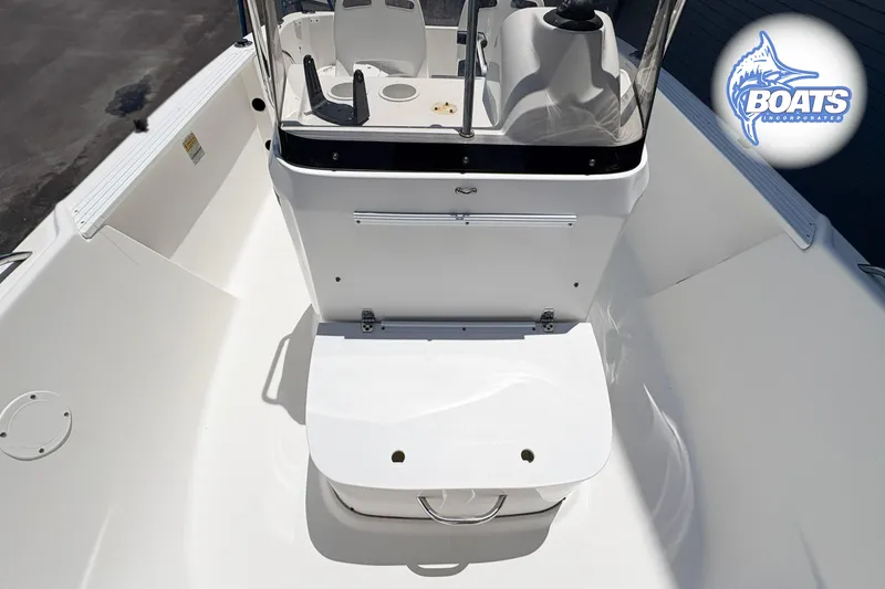 Slide: The Image of 2004 Wellcraft 180 Fisherman boat interior with console and seating area. - 5
