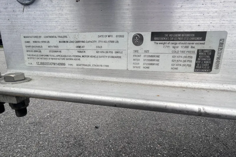 Slide: The Image of Trailer label detailing specifications and safety standards for Jefferson Marlargo FS35, 2011 model. - 60