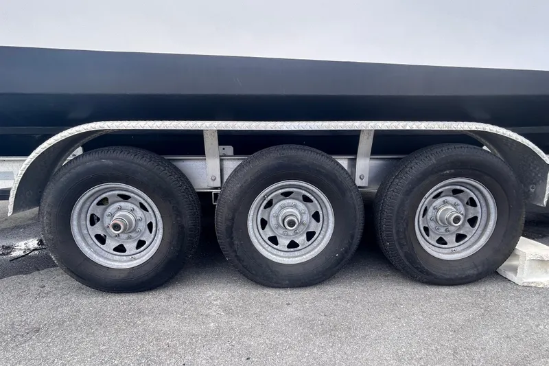 Slide: The Image of Triple axle trailer with metal fenders, Jefferson Marlargo FS35, 2011 model. - 62