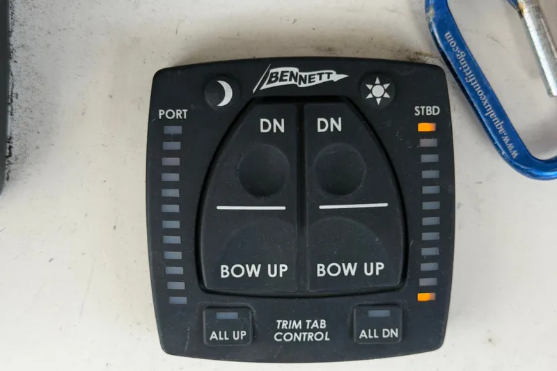 Slide: The Image of Bennett trim tab control panel on a 2011 Jefferson Marlago FS35 boat. - 42