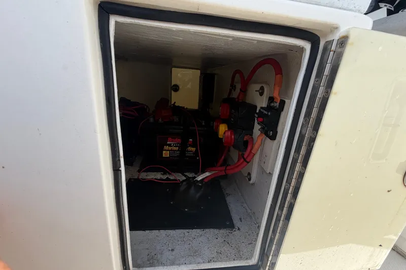 Slide: The Image of 2011 Jefferson Marlago FS35 battery compartment with wiring and marine battery. - 80