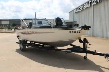 Slide: The Image of 2020 Tracker Pro Guide V-165 WT boat on trailer at Tracker Boat Center. - 8