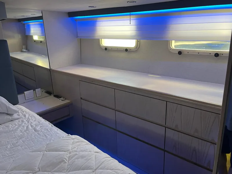 Slide: The Image of Hatteras 74 Cockpit Motor Yacht 1995 - 24